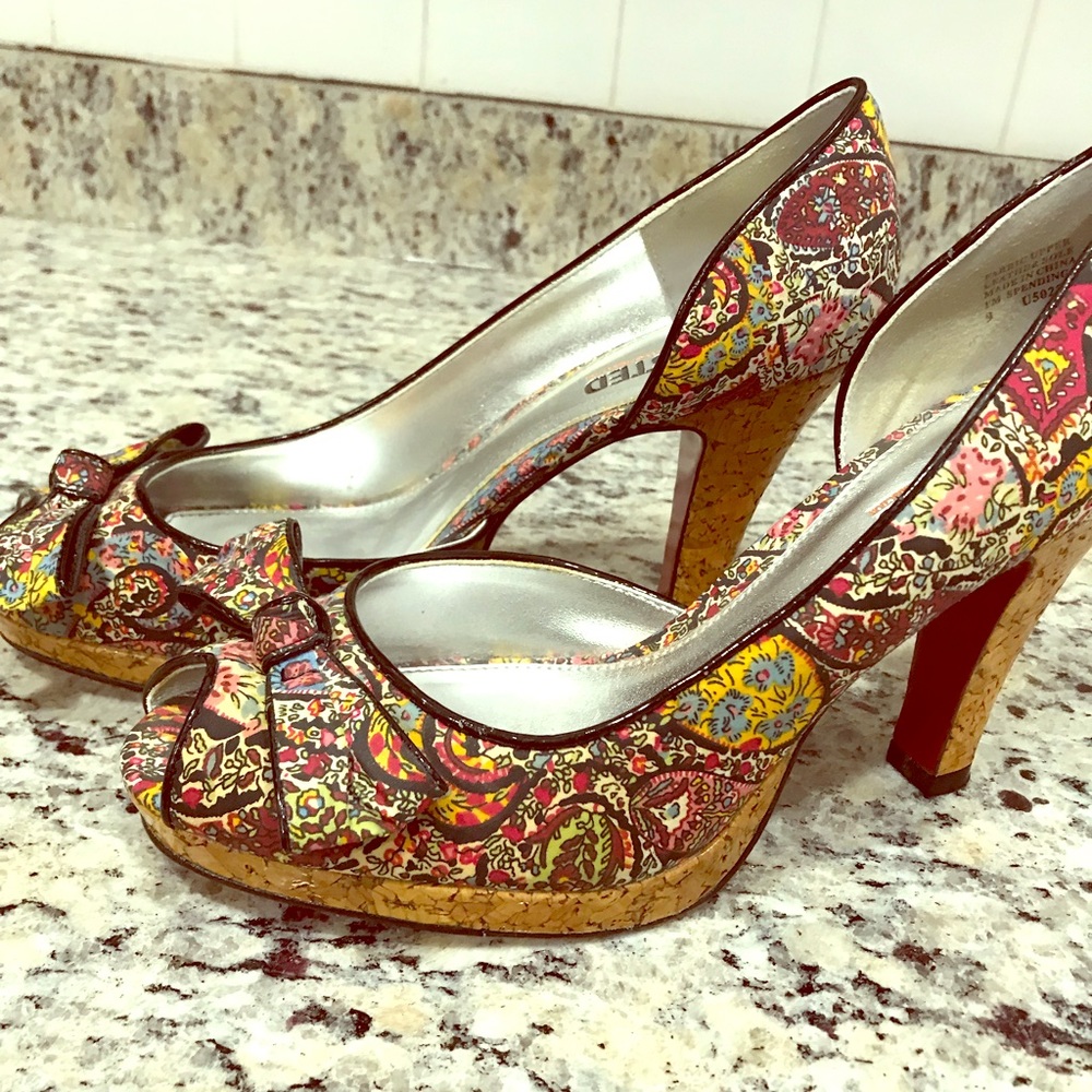 Stunning Kenneth Cole heels